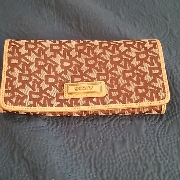 DKNY Gold signature hobo and wallet - Picture 8 of 12